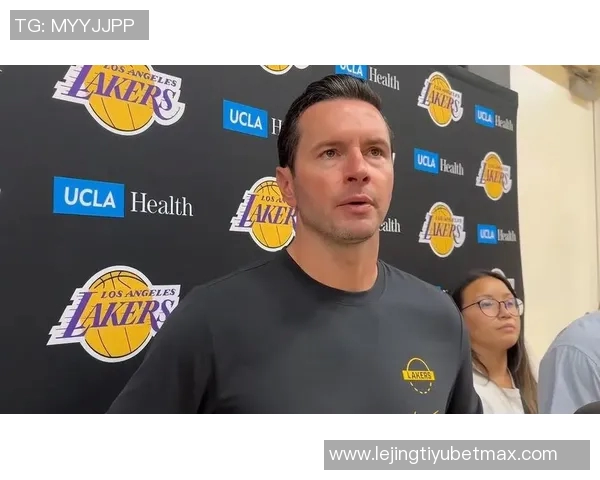 雷迪克透露詹姆斯本周积极参与个人训练提升状态